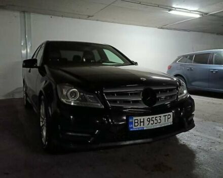 Черный Мерседес Ц-Класс, объемом двигателя 2.14 л и пробегом 213 тыс. км за 13000 $, фото 2 на Automoto.ua