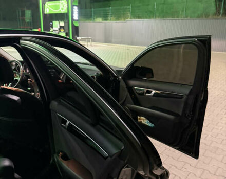 Чорний Мерседес Ц-Клас, об'ємом двигуна 2.2 л та пробігом 220 тис. км за 12400 $, фото 20 на Automoto.ua