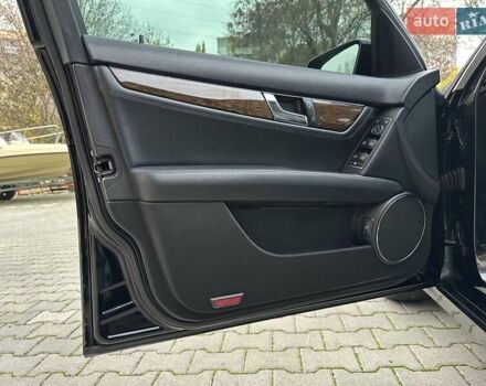 Черный Мерседес Ц-Класс, объемом двигателя 1.6 л и пробегом 208 тыс. км за 12800 $, фото 59 на Automoto.ua