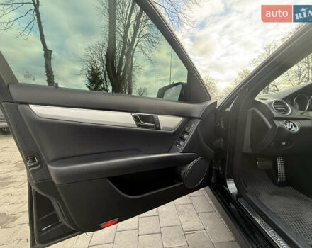 Чорний Мерседес Ц-Клас, об'ємом двигуна 2.15 л та пробігом 225 тис. км за 15200 $, фото 11 на Automoto.ua