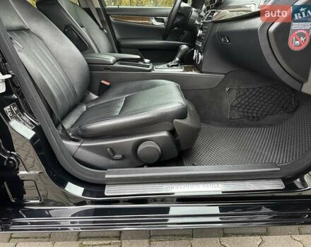 Черный Мерседес Ц-Класс, объемом двигателя 1.6 л и пробегом 208 тыс. км за 12800 $, фото 65 на Automoto.ua