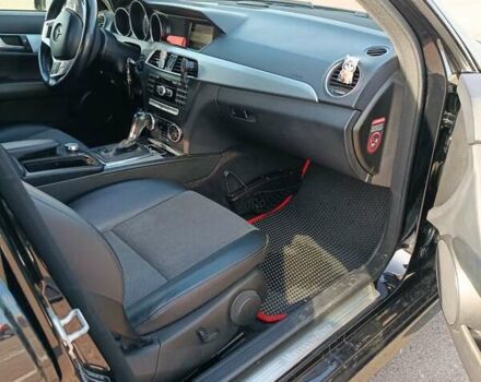 Черный Мерседес Ц-Класс, объемом двигателя 2.14 л и пробегом 213 тыс. км за 13000 $, фото 9 на Automoto.ua