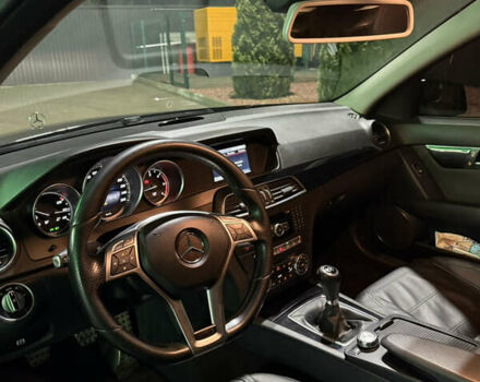 Чорний Мерседес Ц-Клас, об'ємом двигуна 2.2 л та пробігом 220 тис. км за 12400 $, фото 27 на Automoto.ua