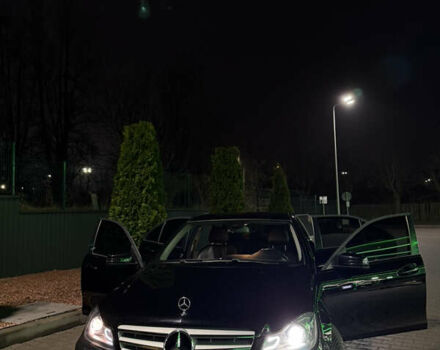 Чорний Мерседес Ц-Клас, об'ємом двигуна 2.2 л та пробігом 220 тис. км за 12400 $, фото 12 на Automoto.ua