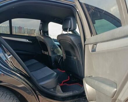 Черный Мерседес Ц-Класс, объемом двигателя 2.14 л и пробегом 213 тыс. км за 13000 $, фото 12 на Automoto.ua