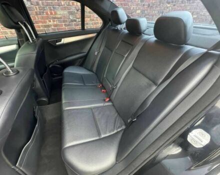 Черный Мерседес Ц-Класс, объемом двигателя 1.8 л и пробегом 87 тыс. км за 5000 $, фото 12 на Automoto.ua