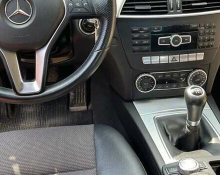 Черный Мерседес Ц-Класс, объемом двигателя 2.2 л и пробегом 182 тыс. км за 17706 $, фото 7 на Automoto.ua