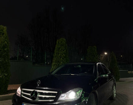 Чорний Мерседес Ц-Клас, об'ємом двигуна 2.2 л та пробігом 220 тис. км за 12400 $, фото 2 на Automoto.ua