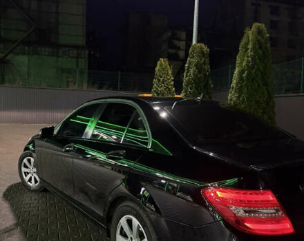 Чорний Мерседес Ц-Клас, об'ємом двигуна 2.2 л та пробігом 220 тис. км за 12400 $, фото 9 на Automoto.ua