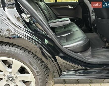 Черный Мерседес Ц-Класс, объемом двигателя 1.6 л и пробегом 208 тыс. км за 12800 $, фото 66 на Automoto.ua