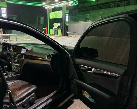 Чорний Мерседес Ц-Клас, об'ємом двигуна 2.2 л та пробігом 220 тис. км за 12400 $, фото 21 на Automoto.ua