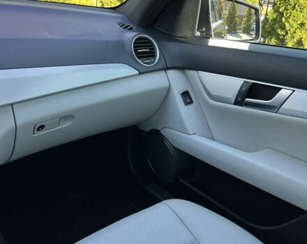 Чорний Мерседес Ц-Клас, об'ємом двигуна 1.8 л та пробігом 156 тис. км за 12800 $, фото 26 на Automoto.ua