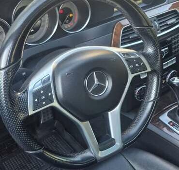 Чорний Мерседес Ц-Клас, об'ємом двигуна 1.8 л та пробігом 152 тис. км за 9800 $, фото 3 на Automoto.ua