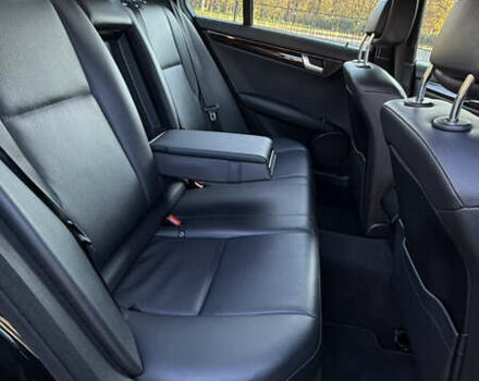 Чорний Мерседес Ц-Клас, об'ємом двигуна 1.8 л та пробігом 112 тис. км за 12900 $, фото 19 на Automoto.ua