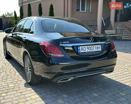 Черный Мерседес Ц-Класс, объемом двигателя 1.99 л и пробегом 130 тыс. км за 21700 $, фото 5 на Automoto.ua
