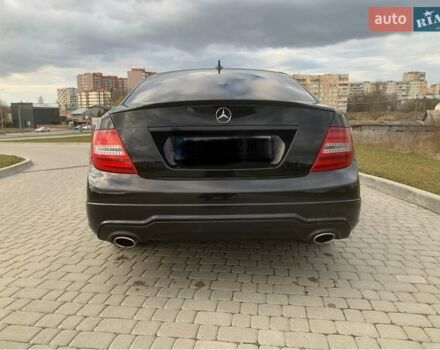 Черный Мерседес Ц-Класс, объемом двигателя 3.5 л и пробегом 162 тыс. км за 12800 $, фото 9 на Automoto.ua