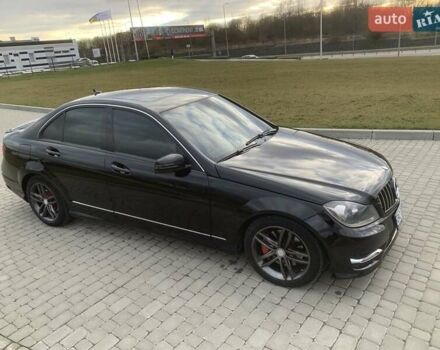 Черный Мерседес Ц-Класс, объемом двигателя 3.5 л и пробегом 162 тыс. км за 12800 $, фото 2 на Automoto.ua