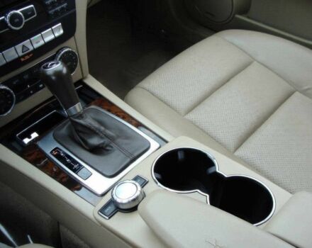 Чорний Мерседес Ц-Клас, об'ємом двигуна 3.5 л та пробігом 89 тис. км за 7600 $, фото 8 на Automoto.ua