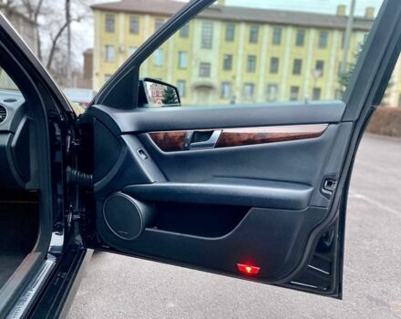 Черный Мерседес Ц-Класс, объемом двигателя 1.8 л и пробегом 123 тыс. км за 14500 $, фото 9 на Automoto.ua