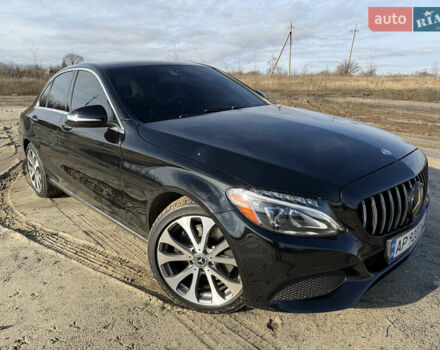 Чорний Мерседес Ц-Клас, об'ємом двигуна 1.99 л та пробігом 104 тис. км за 25000 $, фото 1 на Automoto.ua