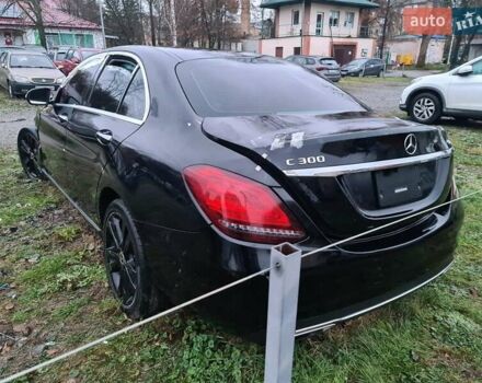 Черный Мерседес Ц-Класс, объемом двигателя 1.99 л и пробегом 85 тыс. км за 10999 $, фото 2 на Automoto.ua