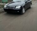 Чорний Мерседес Ц-Клас, об'ємом двигуна 2 л та пробігом 337 тис. км за 2500 $, фото 1 на Automoto.ua