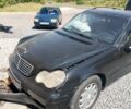 Черный Мерседес Ц-Класс, объемом двигателя 2.2 л и пробегом 300 тыс. км за 1500 $, фото 1 на Automoto.ua