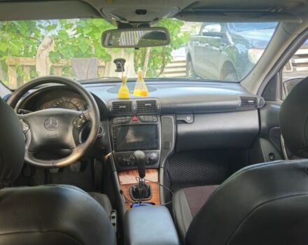 Чорний Мерседес Ц-Клас, об'ємом двигуна 2.1 л та пробігом 500 тис. км за 3950 $, фото 2 на Automoto.ua