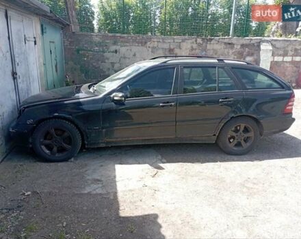 Чорний Мерседес Ц-Клас, об'ємом двигуна 2 л та пробігом 500 тис. км за 2000 $, фото 1 на Automoto.ua