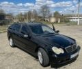 Черный Мерседес Ц-Класс, объемом двигателя 2.2 л и пробегом 380 тыс. км за 6000 $, фото 1 на Automoto.ua