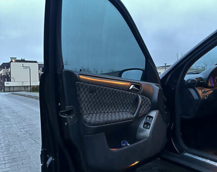 Чорний Мерседес Ц-Клас, об'ємом двигуна 2.69 л та пробігом 360 тис. км за 3750 $, фото 25 на Automoto.ua