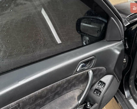 Черный Мерседес Ц-Класс, объемом двигателя 2.2 л и пробегом 401 тыс. км за 2150 $, фото 11 на Automoto.ua