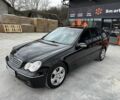 Черный Мерседес Ц-Класс, объемом двигателя 2.7 л и пробегом 352 тыс. км за 3950 $, фото 1 на Automoto.ua