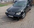 Черный Мерседес Ц-Класс, объемом двигателя 2.7 л и пробегом 352 тыс. км за 2700 $, фото 1 на Automoto.ua