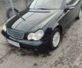 Черный Мерседес Ц-Класс, объемом двигателя 2.2 л и пробегом 322 тыс. км за 5500 $, фото 1 на Automoto.ua