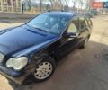Черный Мерседес Ц-Класс, объемом двигателя 2.2 л и пробегом 322 тыс. км за 5500 $, фото 6 на Automoto.ua