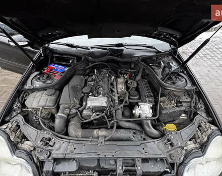 Черный Мерседес Ц-Класс, объемом двигателя 2.2 л и пробегом 401 тыс. км за 2150 $, фото 16 на Automoto.ua