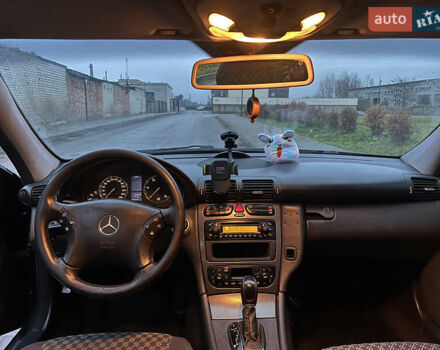 Чорний Мерседес Ц-Клас, об'ємом двигуна 2.69 л та пробігом 360 тис. км за 3750 $, фото 12 на Automoto.ua