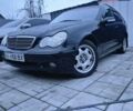 Черный Мерседес Ц-Класс, объемом двигателя 1.8 л и пробегом 355 тыс. км за 4000 $, фото 1 на Automoto.ua