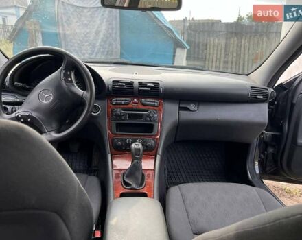 Чорний Мерседес Ц-Клас, об'ємом двигуна 2.2 л та пробігом 399 тис. км за 3000 $, фото 16 на Automoto.ua