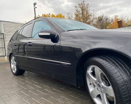 Черный Мерседес Ц-Класс, объемом двигателя 2.7 л и пробегом 300 тыс. км за 5300 $, фото 4 на Automoto.ua