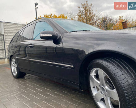 Черный Мерседес Ц-Класс, объемом двигателя 2.69 л и пробегом 275 тыс. км за 4800 $, фото 4 на Automoto.ua