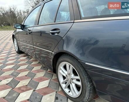 Черный Мерседес Ц-Класс, объемом двигателя 1.8 л и пробегом 385 тыс. км за 3950 $, фото 16 на Automoto.ua