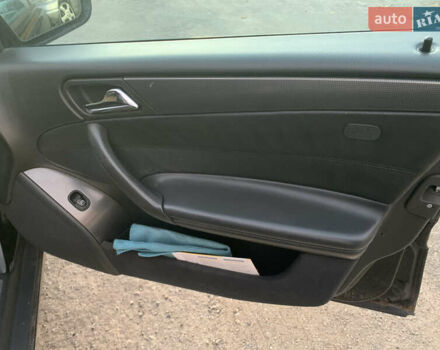 Черный Мерседес Ц-Класс, объемом двигателя 2.69 л и пробегом 275 тыс. км за 4800 $, фото 7 на Automoto.ua