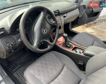 Чорний Мерседес Ц-Клас, об'ємом двигуна 2.2 л та пробігом 399 тис. км за 3000 $, фото 11 на Automoto.ua