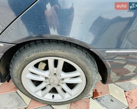 Черный Мерседес Ц-Класс, объемом двигателя 1.8 л и пробегом 385 тыс. км за 3950 $, фото 11 на Automoto.ua