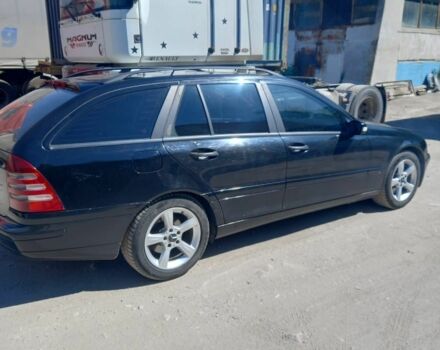 Черный Мерседес Ц-Класс, объемом двигателя 2.7 л и пробегом 400 тыс. км за 5000 $, фото 3 на Automoto.ua