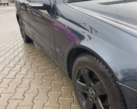 Чорний Мерседес Ц-Клас, об'ємом двигуна 2.2 л та пробігом 200 тис. км за 4200 $, фото 5 на Automoto.ua