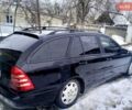Черный Мерседес Ц-Класс, объемом двигателя 2.1 л и пробегом 300 тыс. км за 4000 $, фото 2 на Automoto.ua