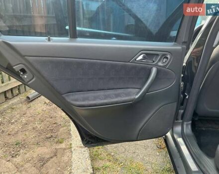 Чорний Мерседес Ц-Клас, об'ємом двигуна 2.2 л та пробігом 399 тис. км за 3000 $, фото 18 на Automoto.ua